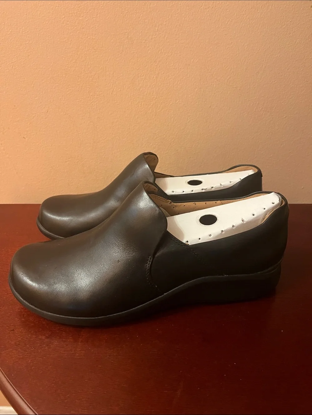 Clarks minimal black